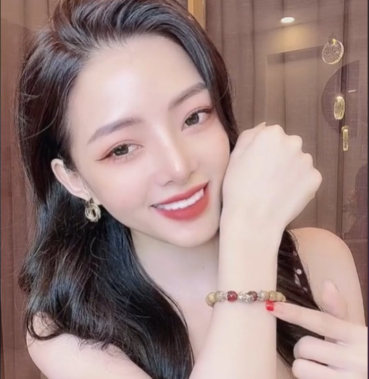 Chị Quỳnh Pham Chị Quỳnh Pham